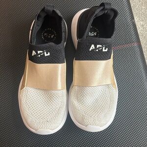 APL Slip-On Sneakers Techloom Bliss 7.5